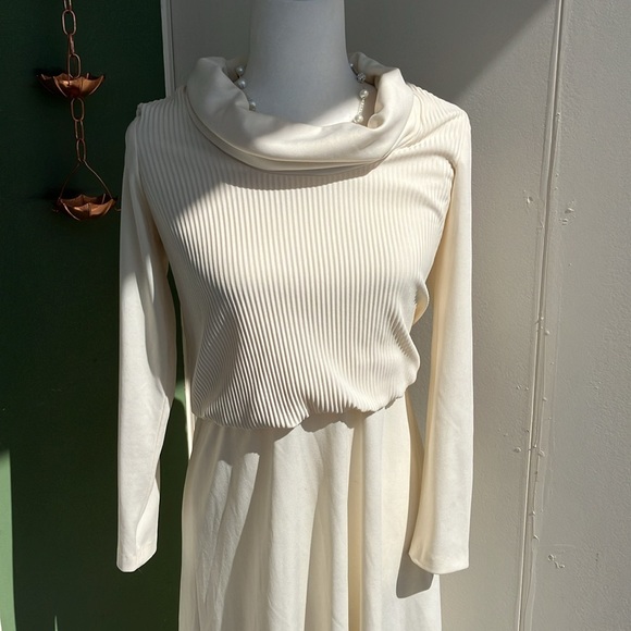Vintage 70s Cream Cowl Neck Dress - Picture 2 of 5